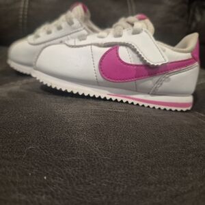 Girls NIKE CORTEZ EasyOn Size 7 Toddler